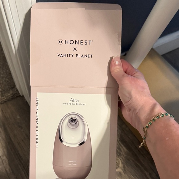 Honest x Vanity Planet Aira Facial Steamer